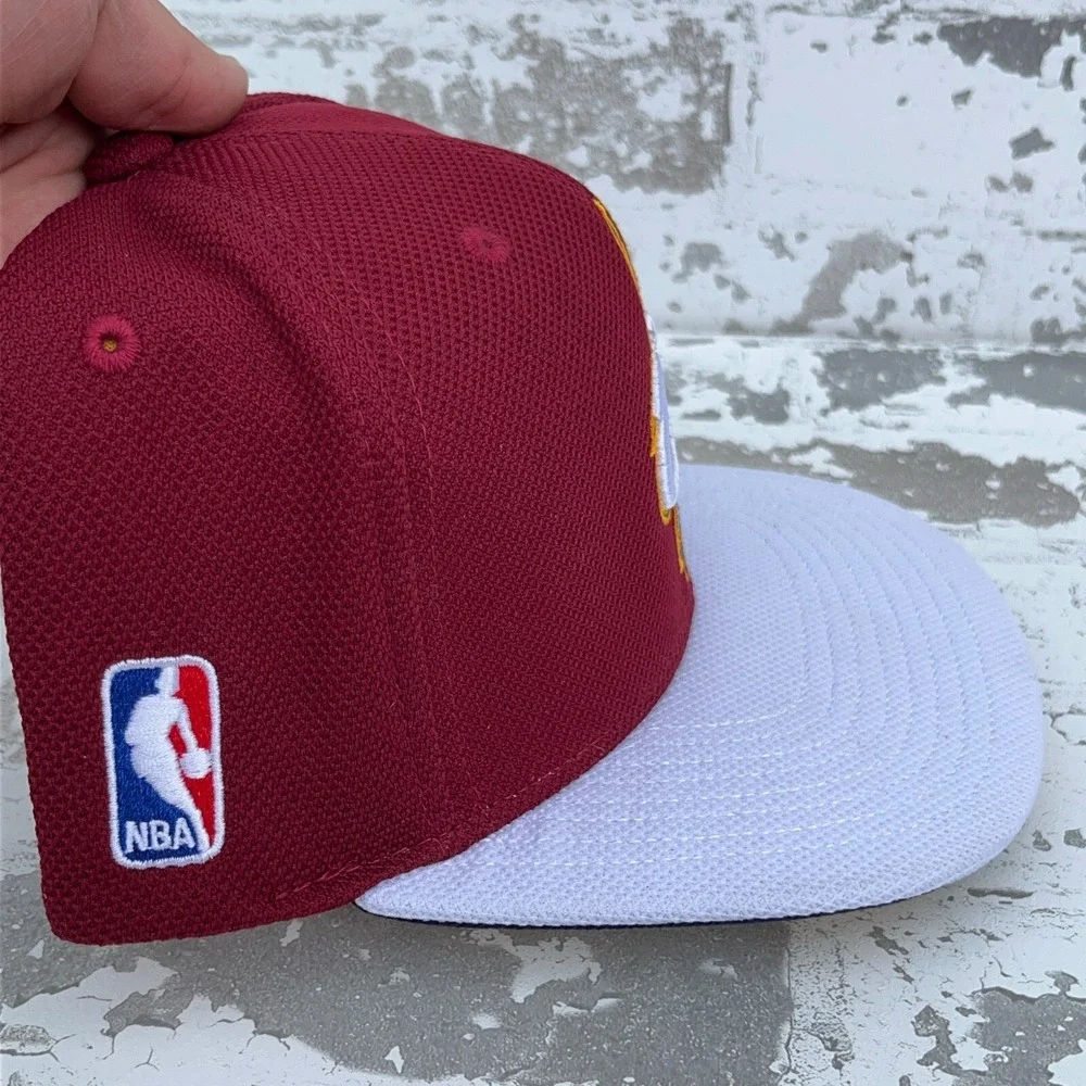 Cleveland Cavaliers Hat Cap Snap Back Red White Cavs Adjustable Flat Bill Adult‎